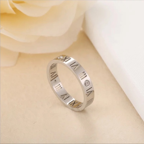 Jewelry - Roman ring with gem